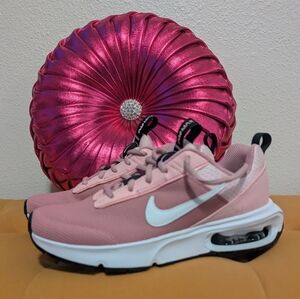 NWIB Nike Interlock Max Lite Girls Sz 4.5 Big Kid